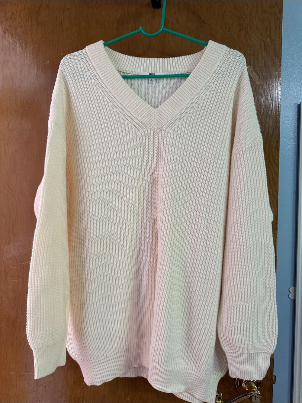 UNIQLO White V Neck Sweater